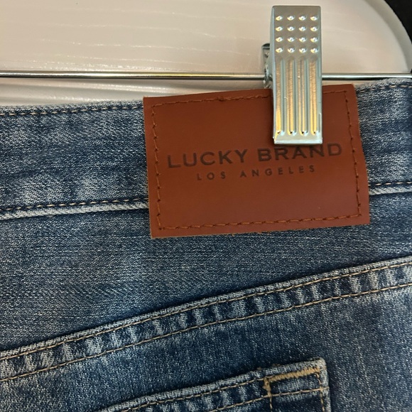 Lucky Brand Mid Rise Boy Short, size 30, EUC, embroidered butterflies - Picture 8 of 8